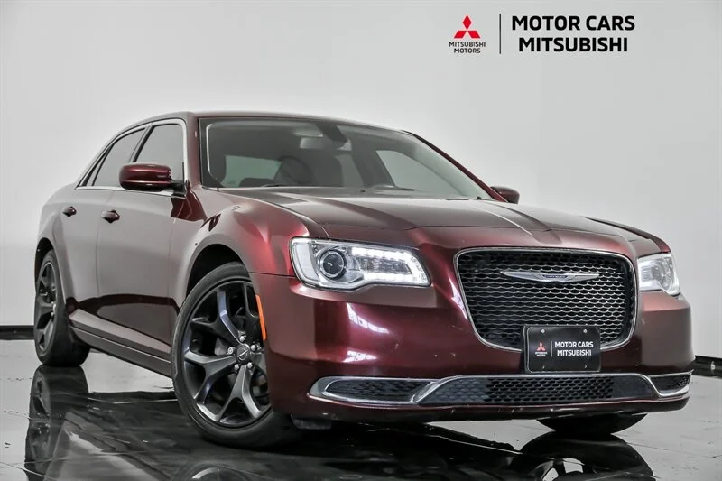 2019 Chrysler 300 Touring's photo