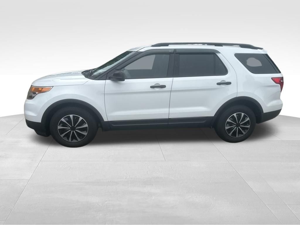 Used 2013 White Ford Base image 3