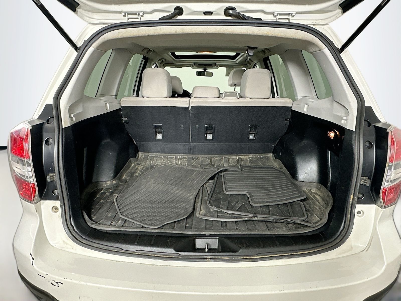 Used 2016 Crystal White Pearl Subaru 2.5i Premium image 25