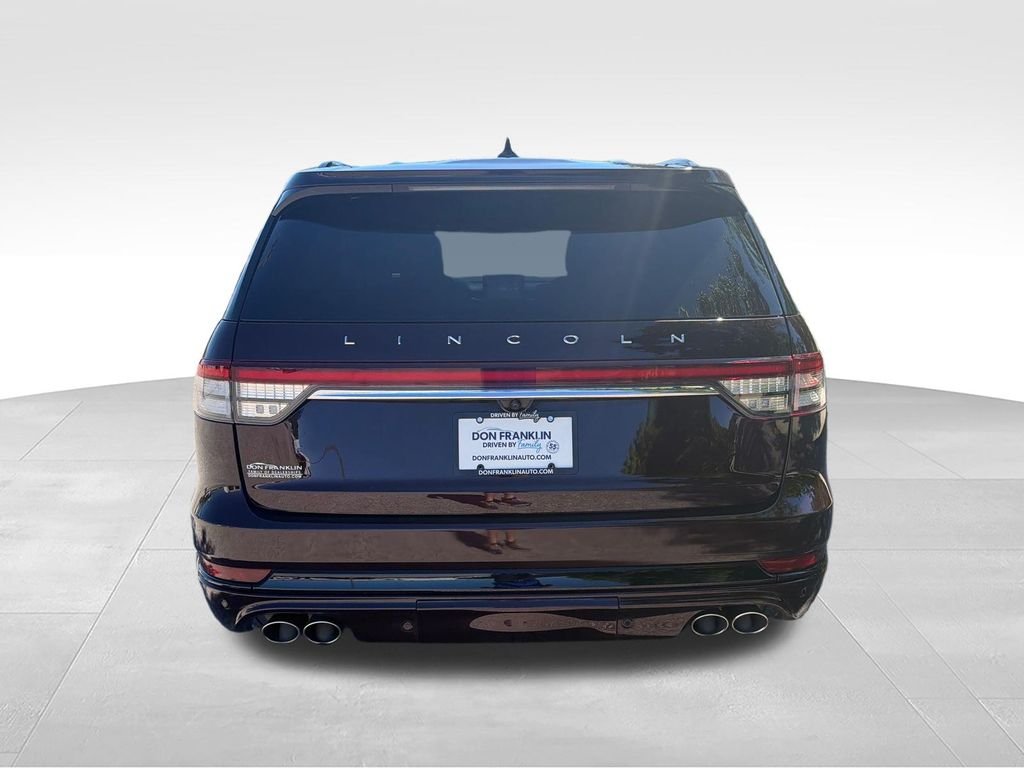Used 2023 Red Lincoln Reserve image 4