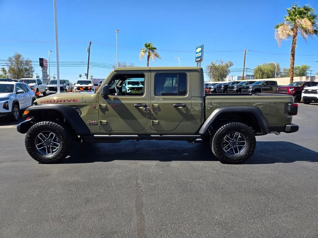 Used 2026 Green Jeep Mojave image 3