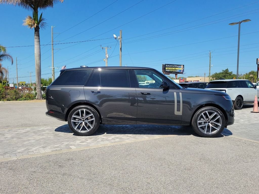 New 2026 Carpathian Grey Land Rover SE image 6
