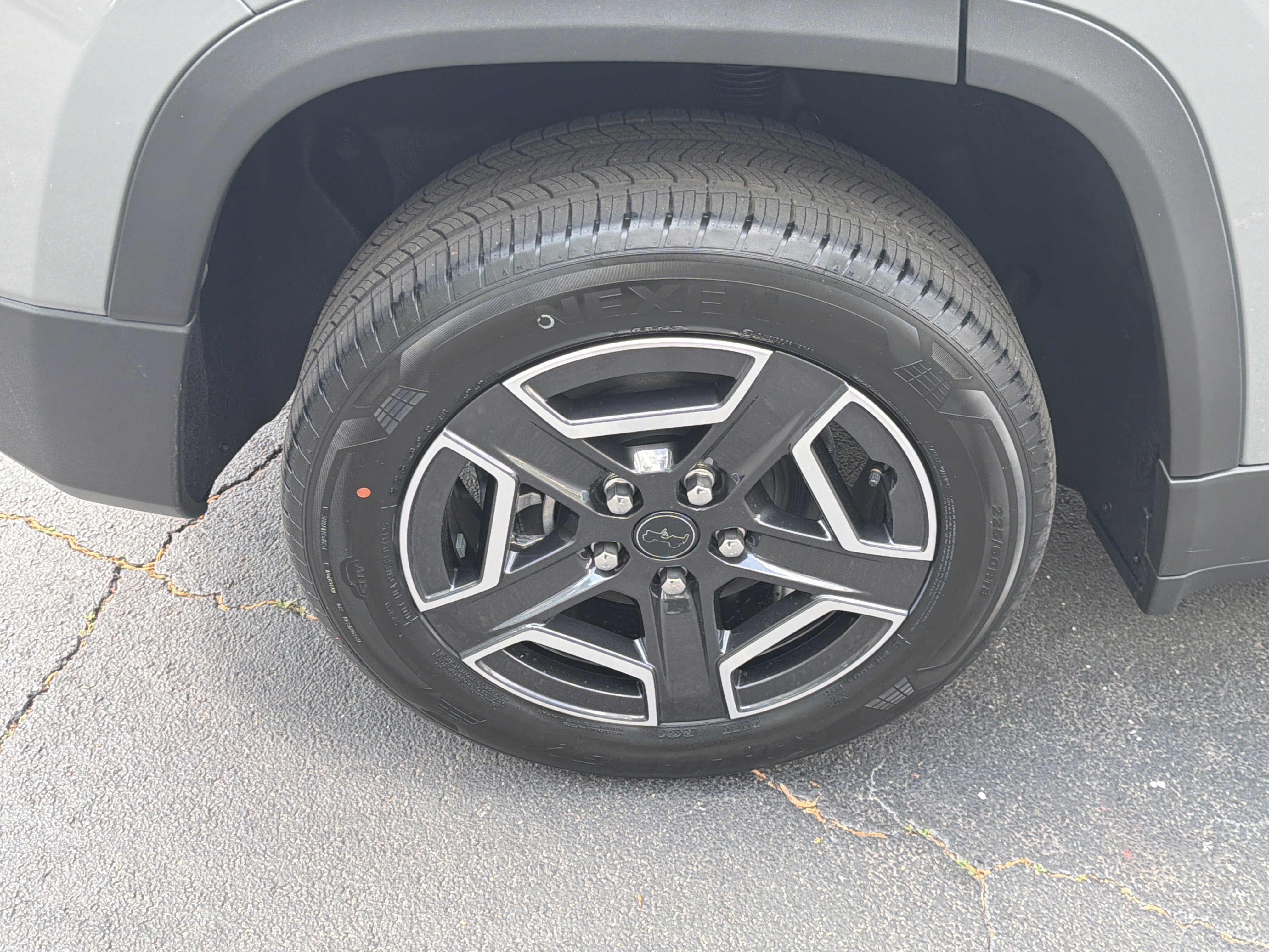 New 2026 Sting-Gray Clearcoat Jeep Laredo image 21