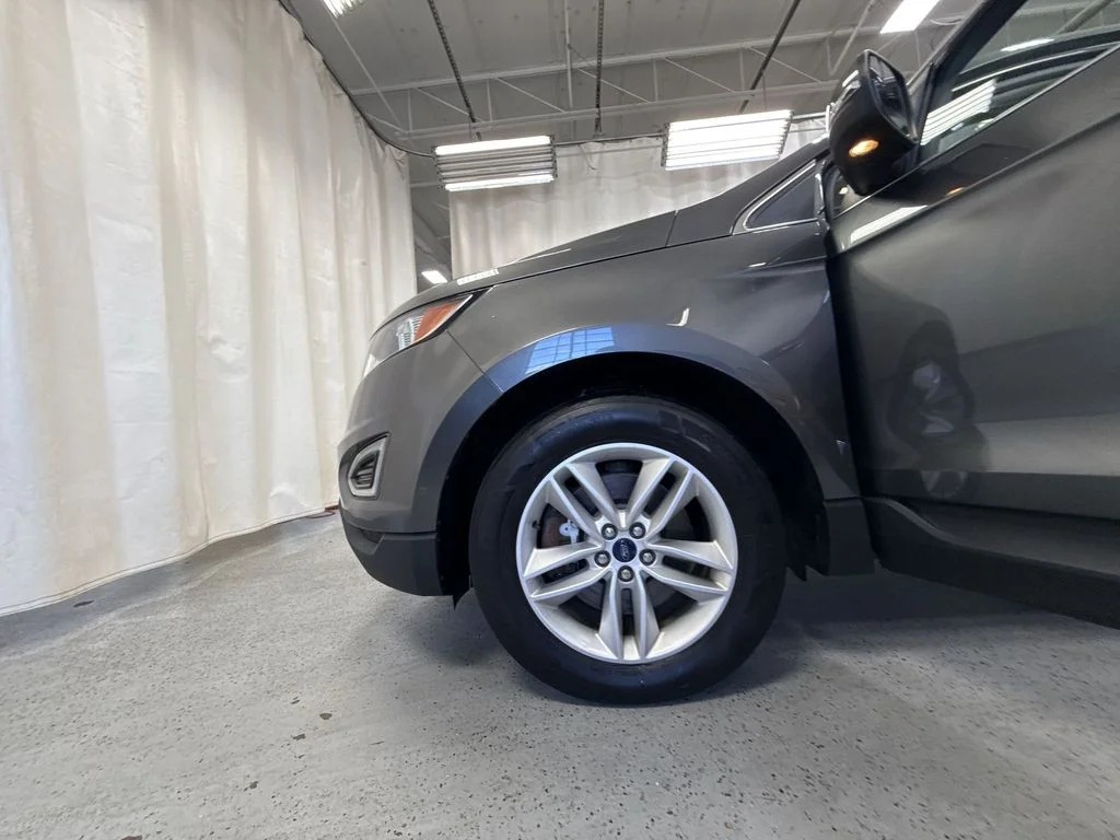 Used 2015 Magnetic Metallic Ford SEL image 41