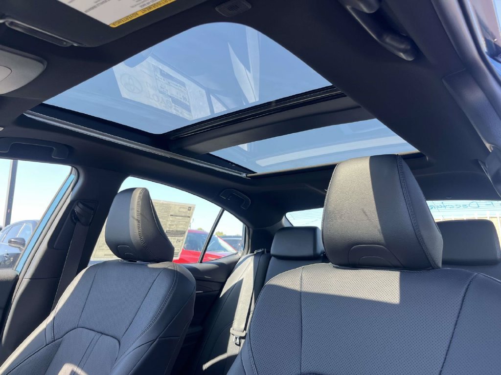 New 2026 Ocean Gem with Midnight Black Metallic roof Toyota XSE image 23