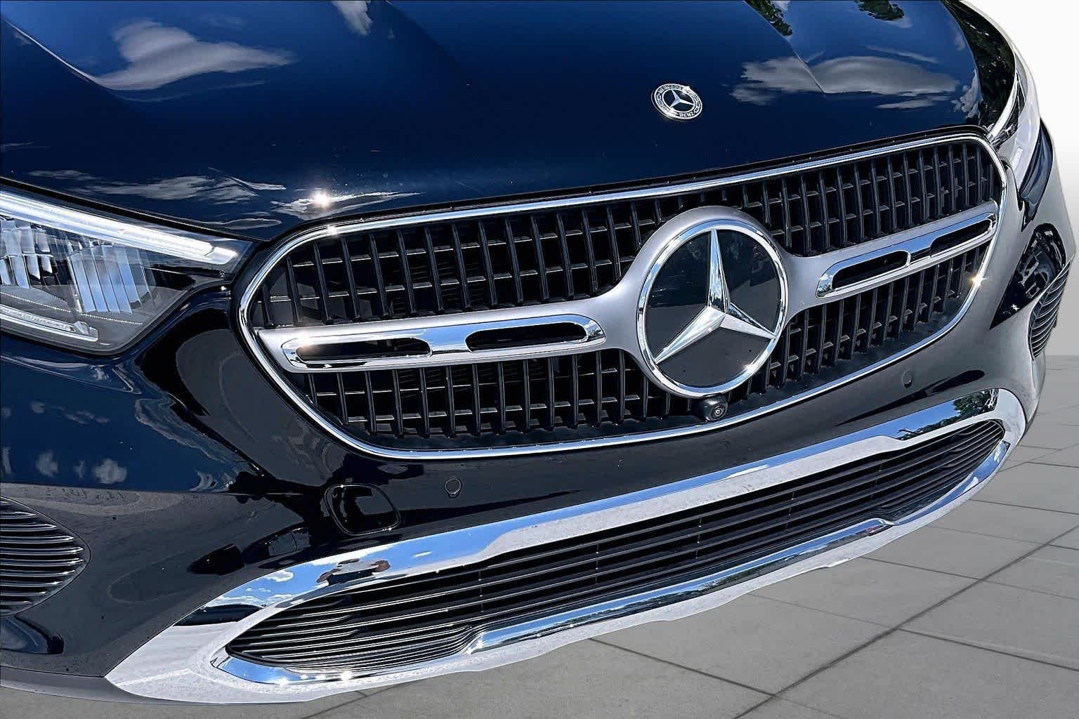 Used 2025 Black Mercedes-Benz GLC 350e image 30