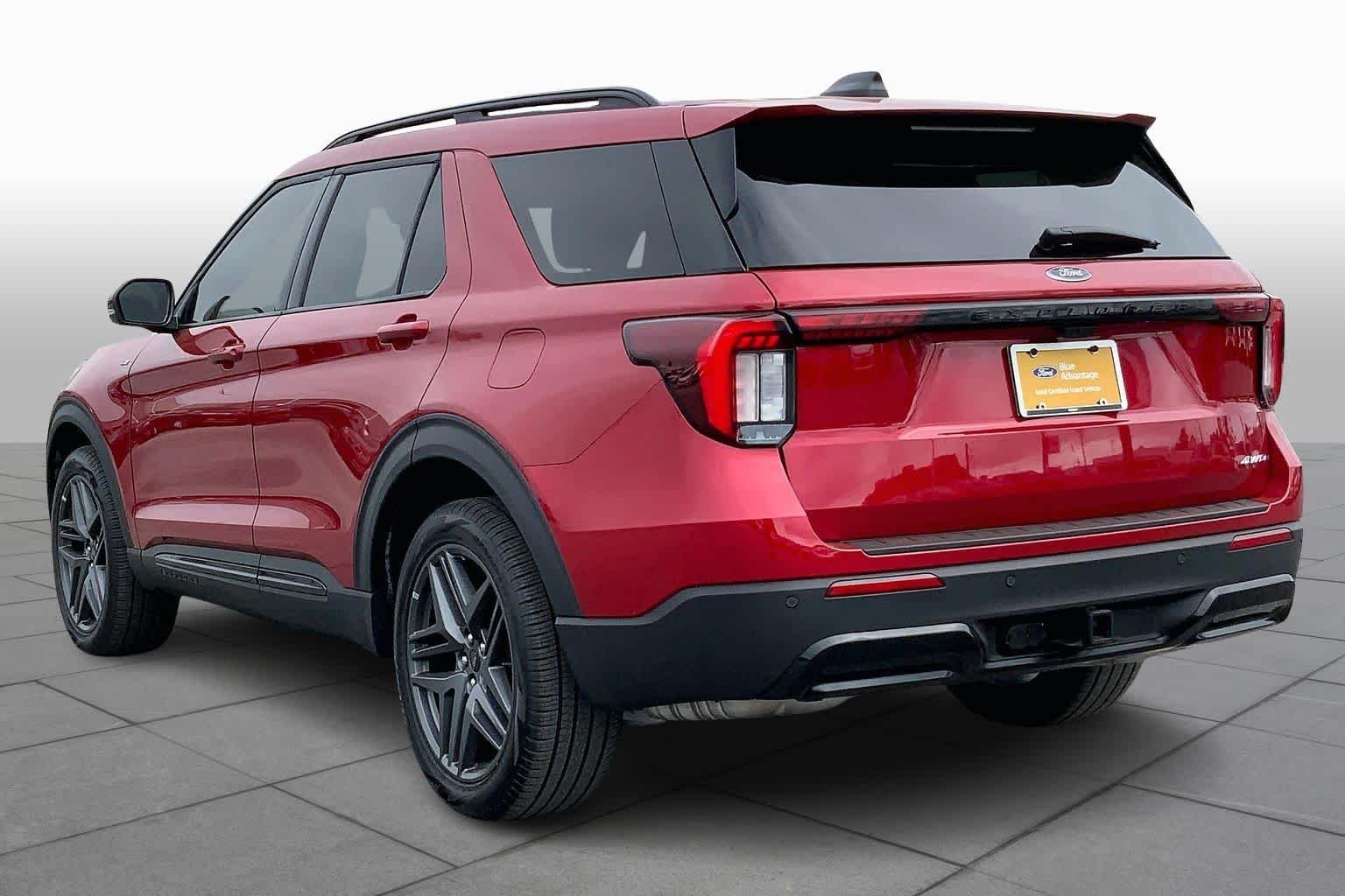 Used 2025 Rapid Red Metallic Tinted Clearcoat Ford ST-Line image 12