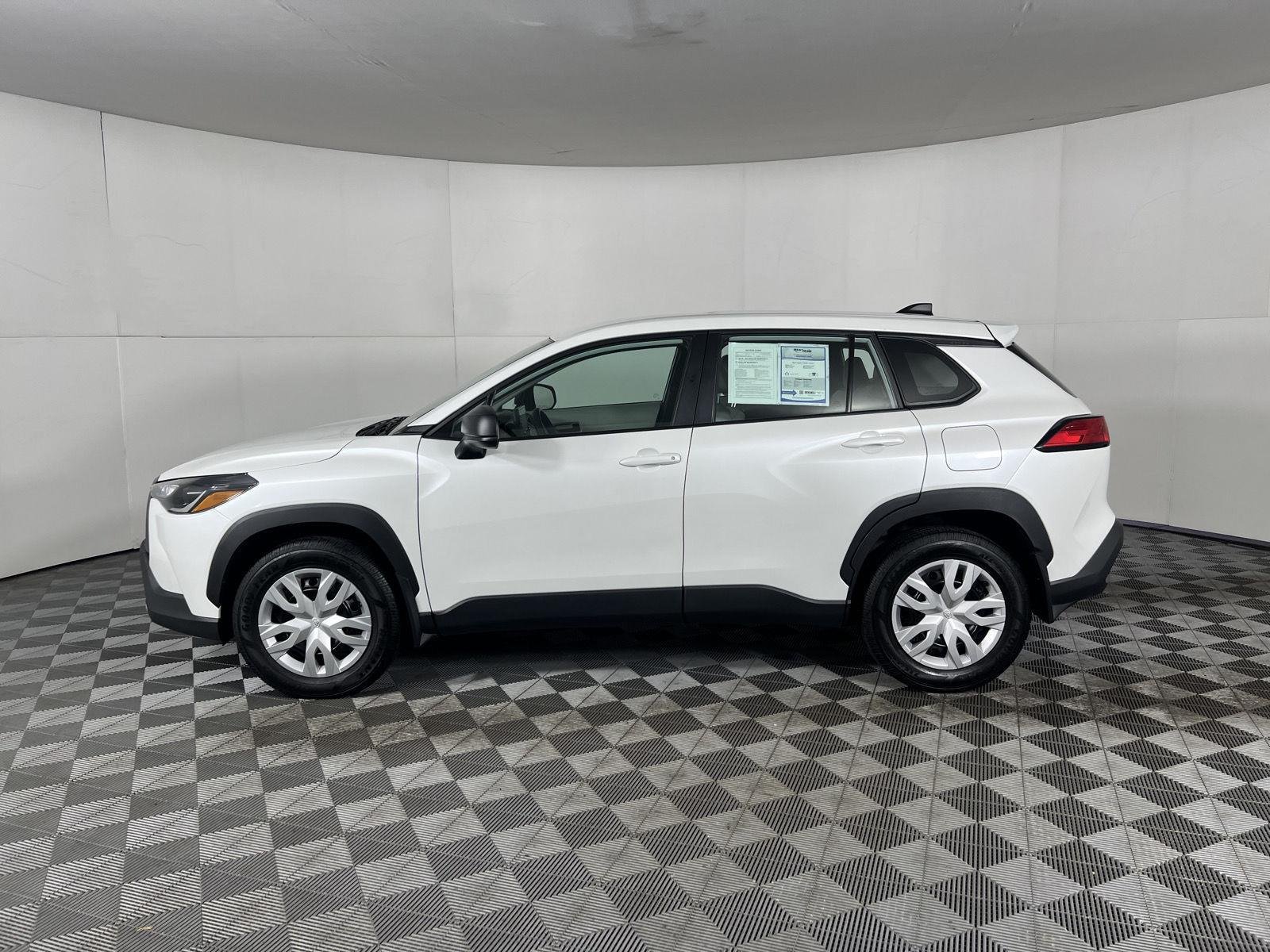 Used 2022 Wind Chill Pearl Toyota L image 24