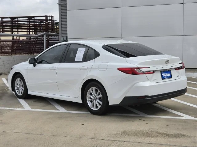 Used 2025 Ice Toyota LE image 4
