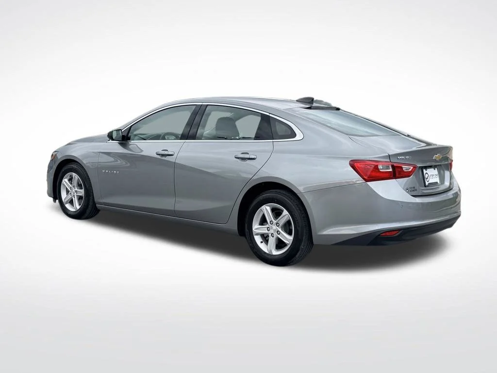 Used 2025 Gray Chevrolet LT image 4