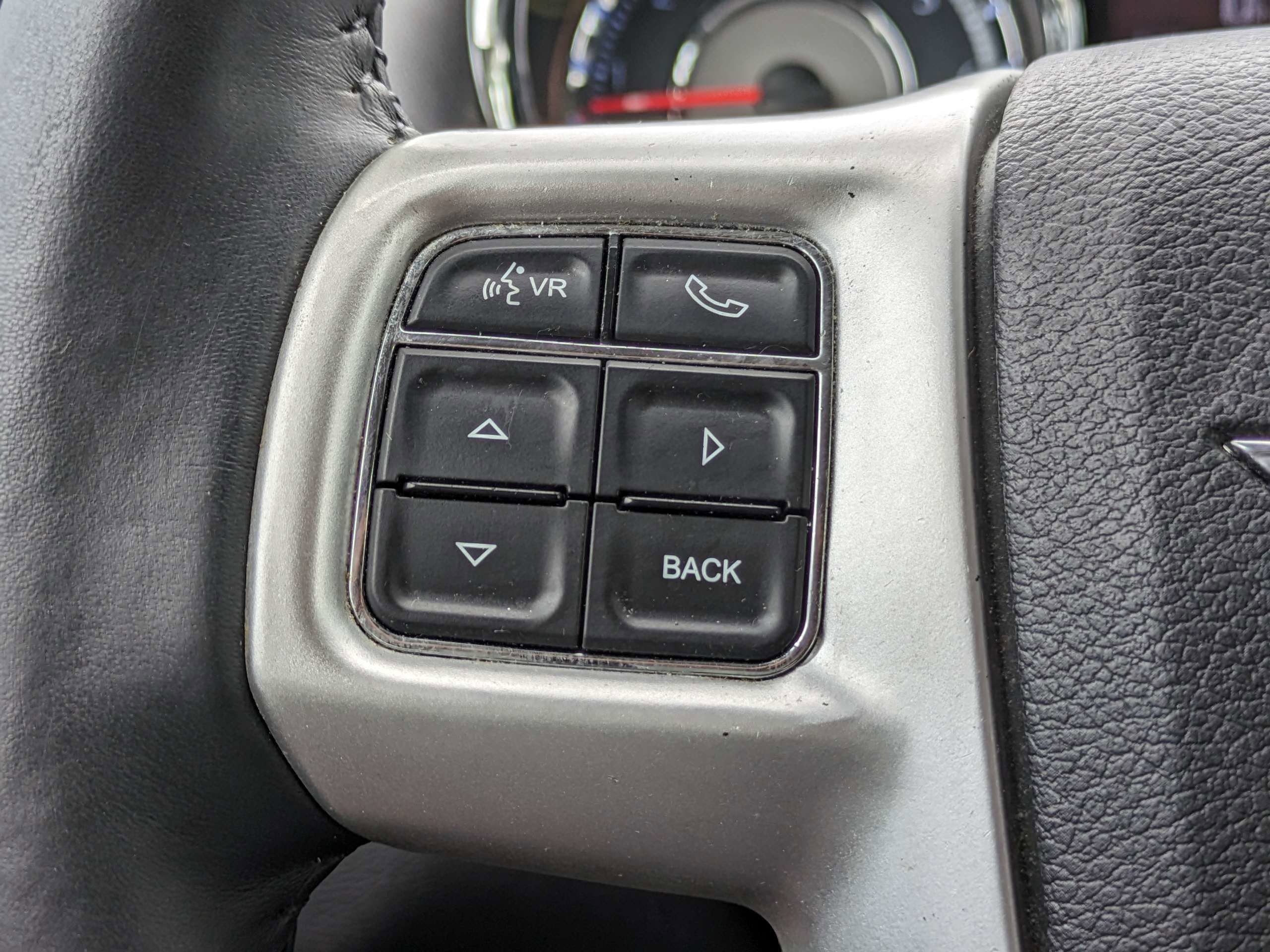 Used 2014 Silver Chrysler Touring image 27