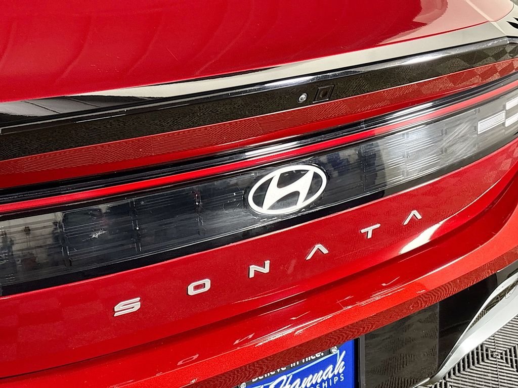 Used 2025 Red Hyundai SEL image 23