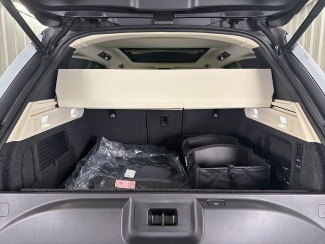 New 2026 Eiger Grey Land Rover SE image 28