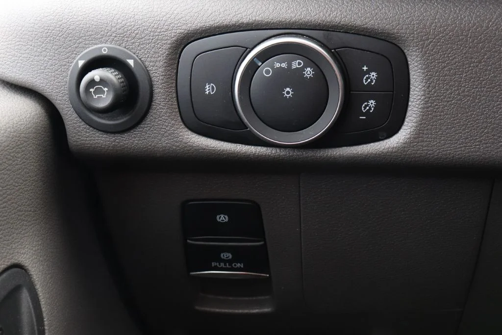 Used 2025 Oxford White Ford Base image 21