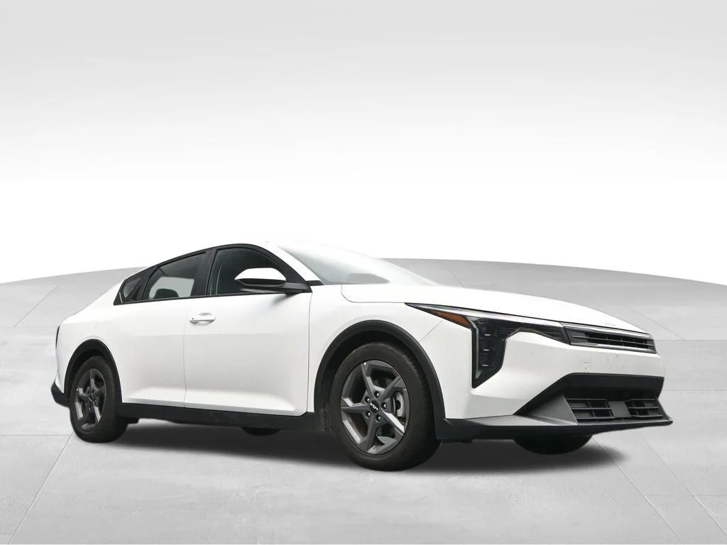 2025 Kia K4 LXS - Photo 34