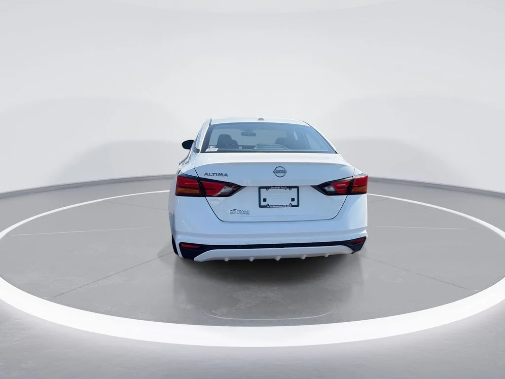 Used 2025 White Nissan 2.5 SV image 7