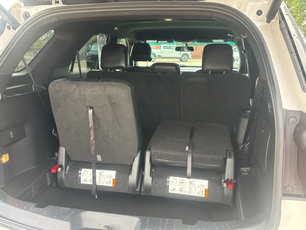 Used 2017 White Platinum Tri-Coat Metallic Ford XLT image 12