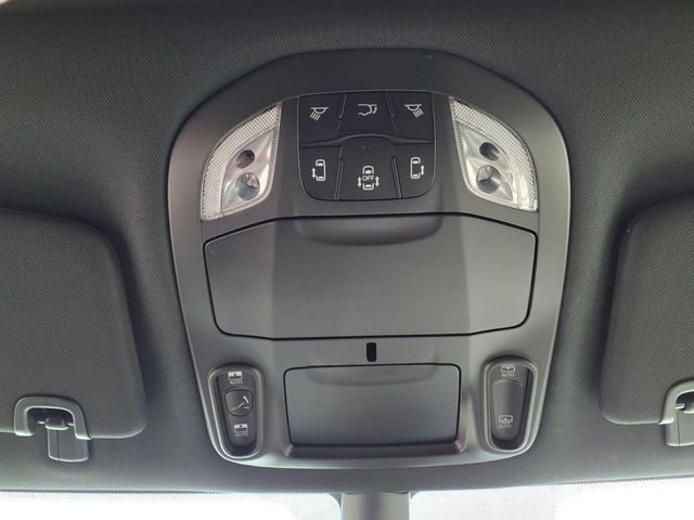 New 2027 Diamond Black Crystal Pearl-Coat Exterior Paint Chrysler Limited image 26