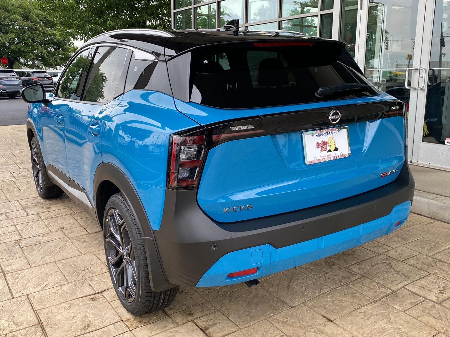 New 2026 Arctic Ice Blue Metallic / Super Black Two-tone Nissan SR image 5