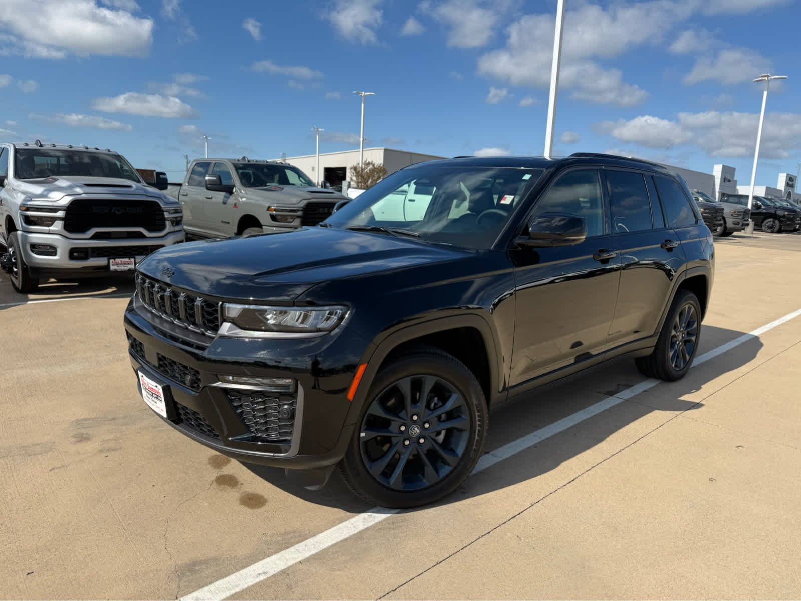 New 2026 Diamond Black Crystal Pearl-Coat Exterior Paint Jeep 85th Anniversary Edition image 2
