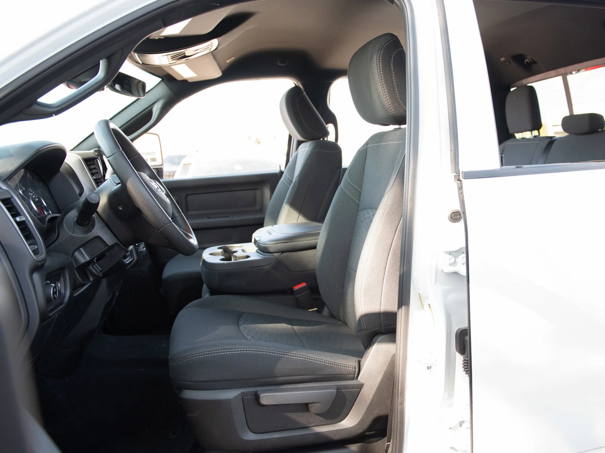New 2026 White RAM Tradesman*, 12 Inch Screen, Apple CarPlay, 5th Wheel Prep image 22