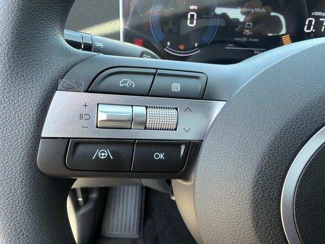 New 2027 Black Hyundai SE FWD image 20