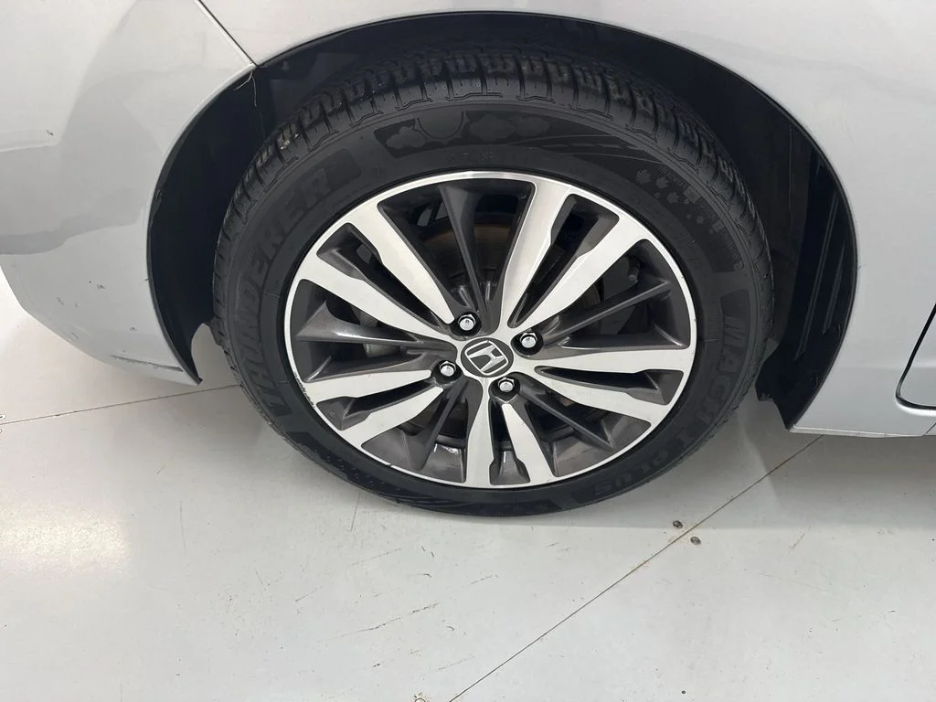 Used 2017 Lunar Silver Metallic Honda EX-L image 31