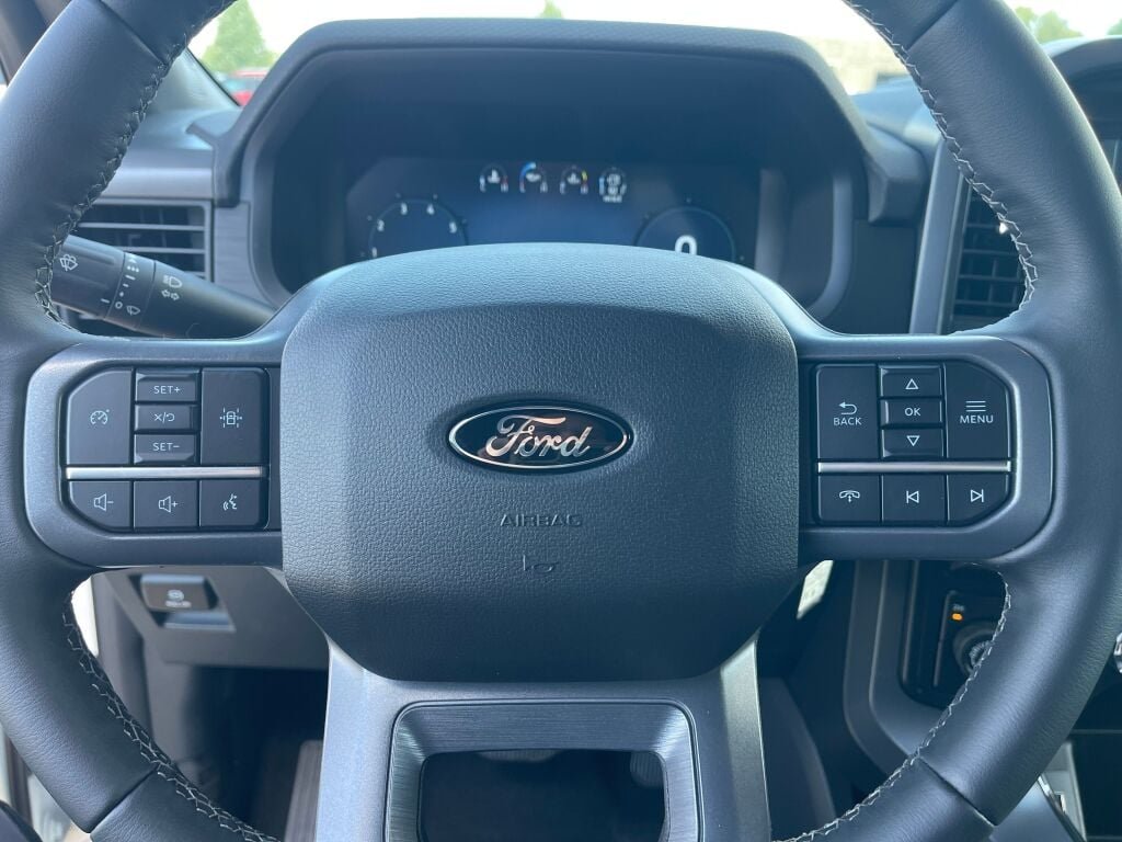 New 2026 Oxford White Ford XLT image 15