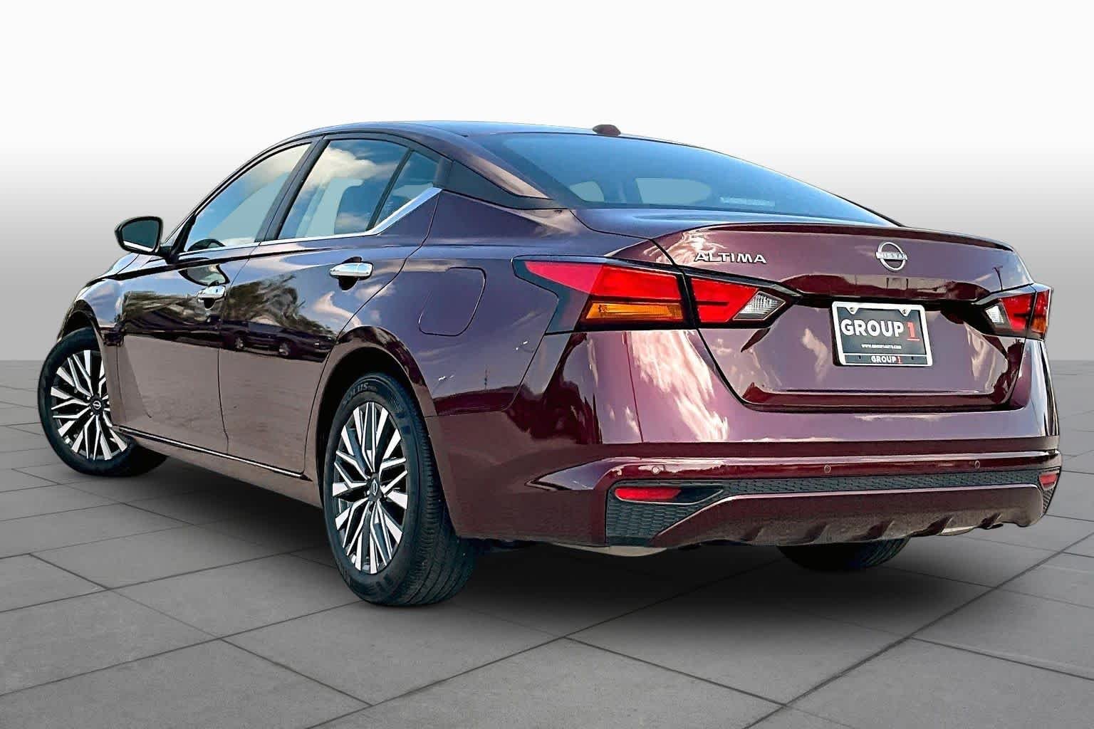 Certified Used 2025 Garnet Pearl Metallic Nissan SV image 12