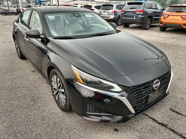 Used 2024  Nissan 2.5 SV image 10