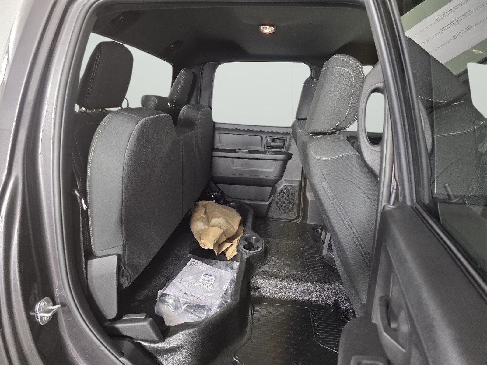 2026 RAM 3500 Chassis Tradesman - Photo 18