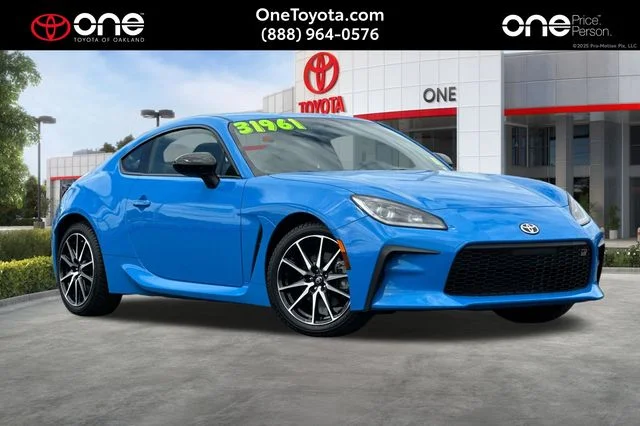 Used 2022  Toyota Base image 1