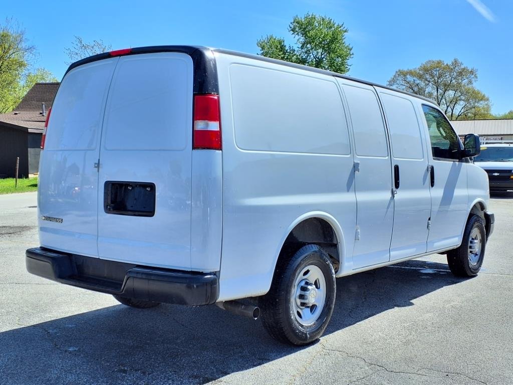 Used 2021 Summit White Chevrolet WT image 9