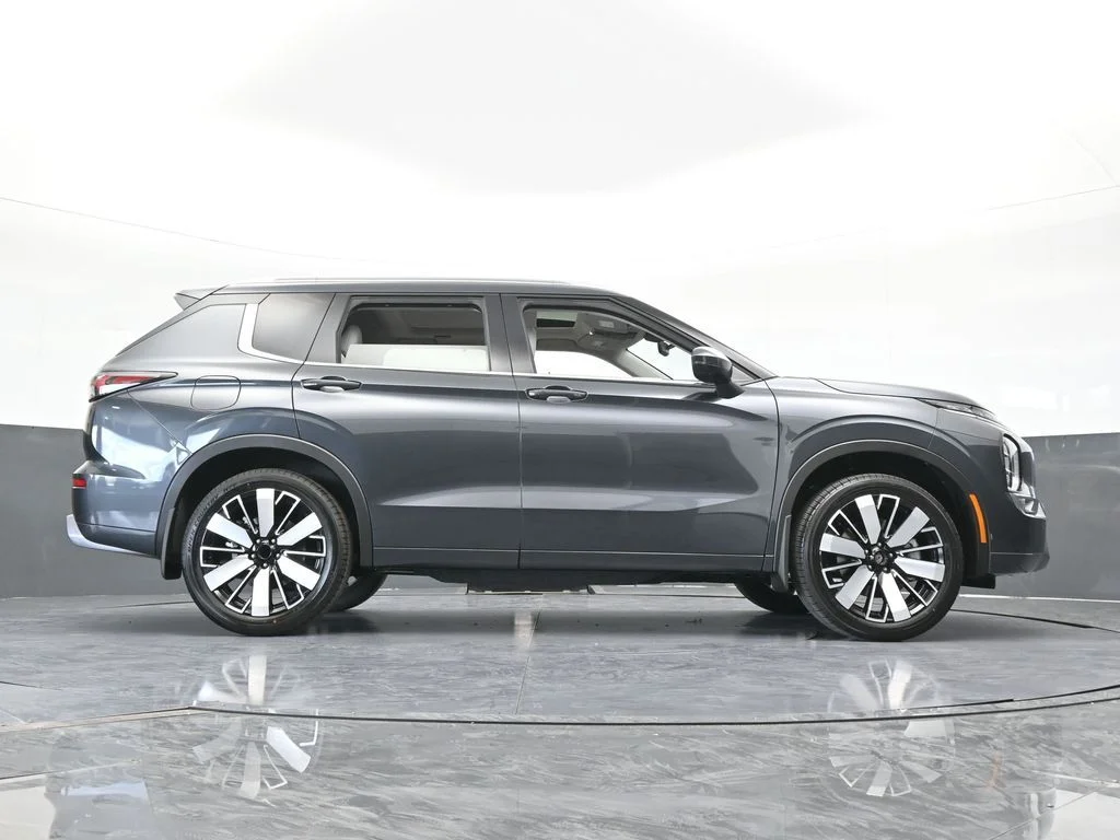 New 2026 Gray Mitsubishi SEL image 61