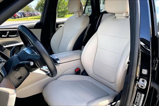 Used 2024 Black Mercedes-Benz GLC 300 image 18