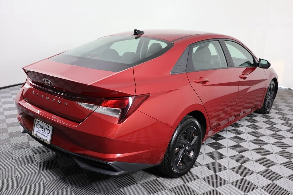 Used 2021 Red Hyundai SEL image 8