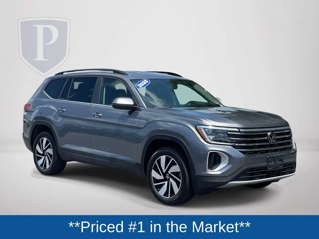 Used 2025  Volkswagen 2.0T SE w/Technology image 2
