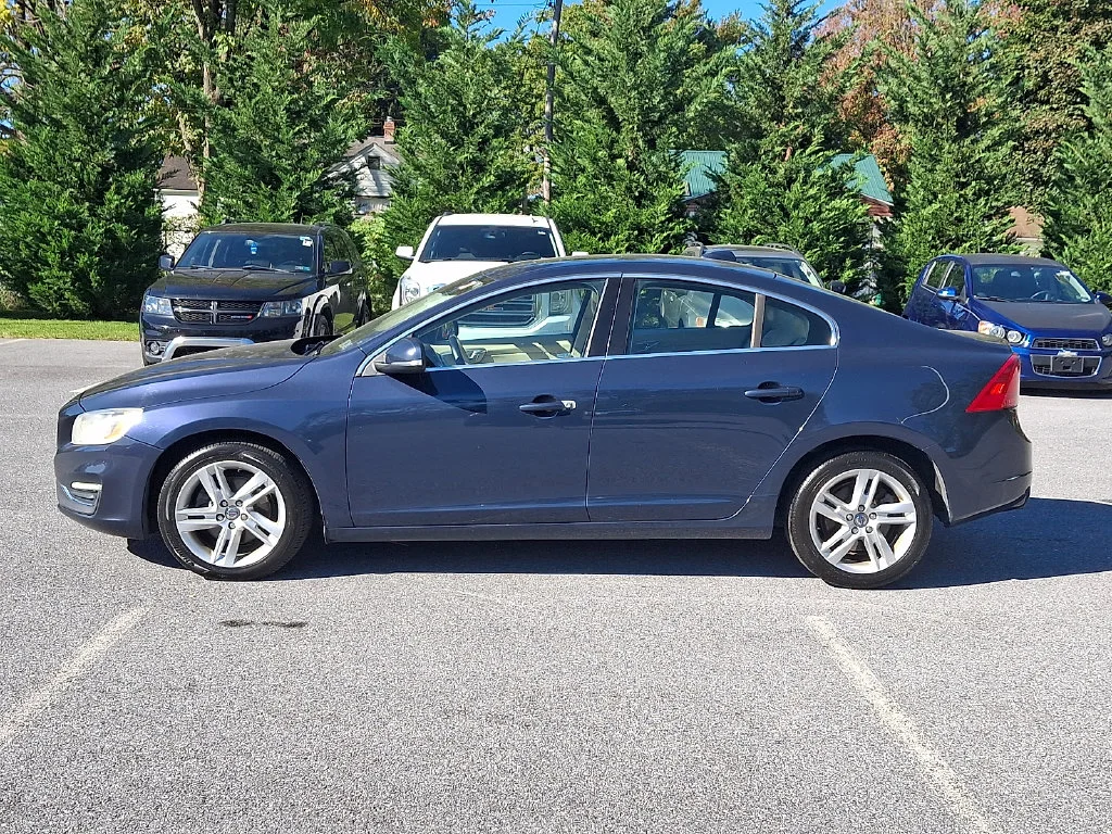 Used 2015 Blue Volvo T5 Premier image 7
