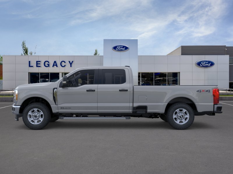 New 2026 Avalanche Ford F-350® XLT image 3