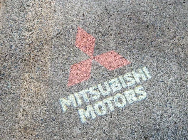 Used 2022 Gray Mitsubishi SEL image 21