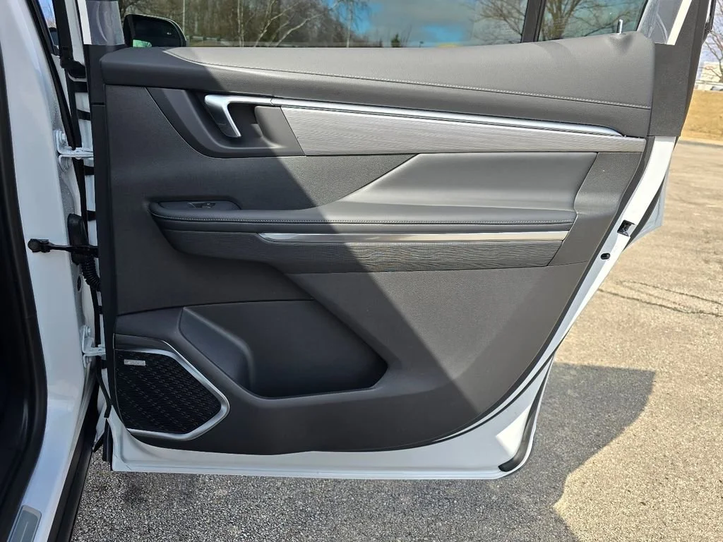 New 2026 Summit White Buick Preferred image 33