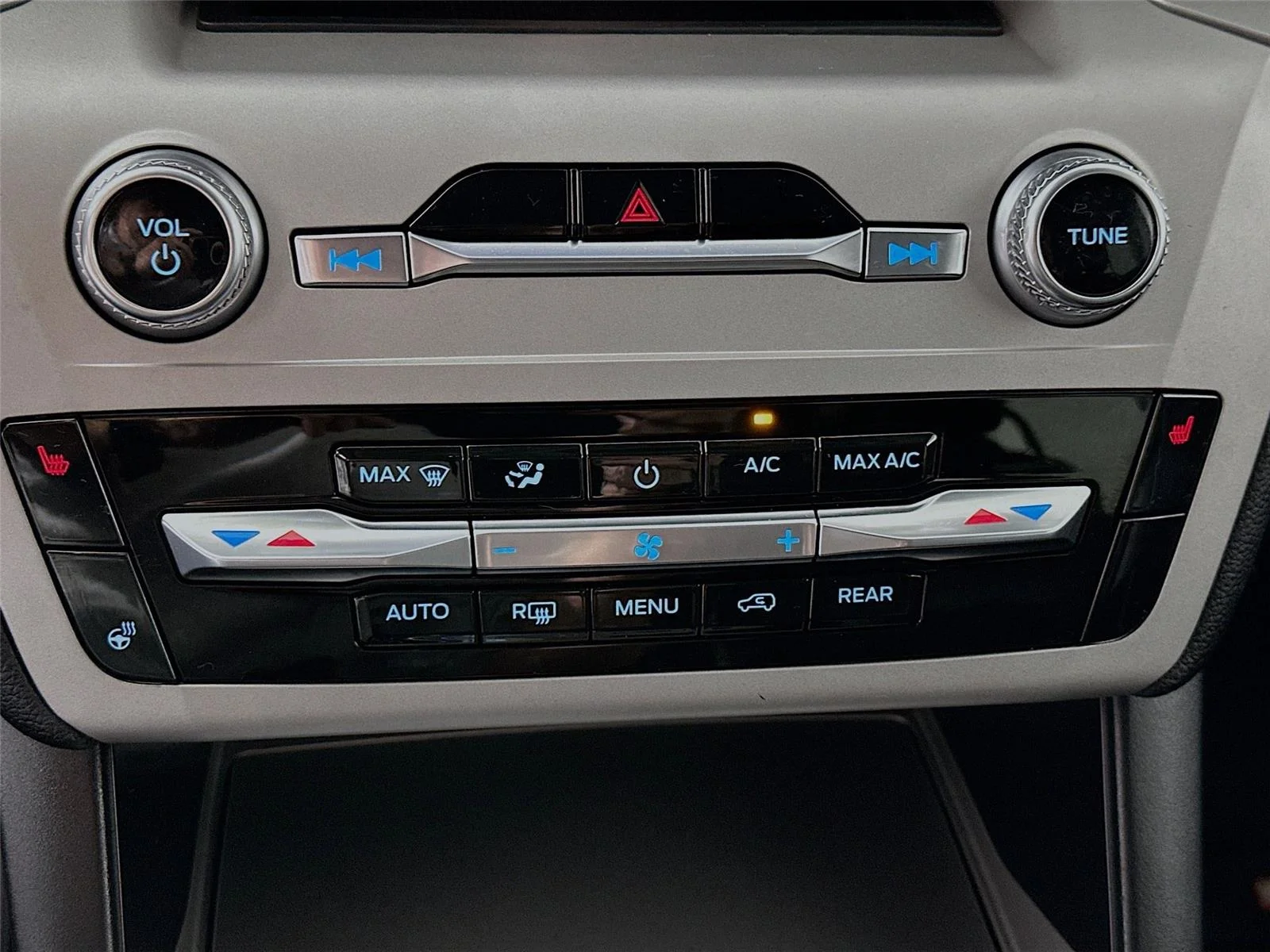 Used 2024  Ford XLT image 9