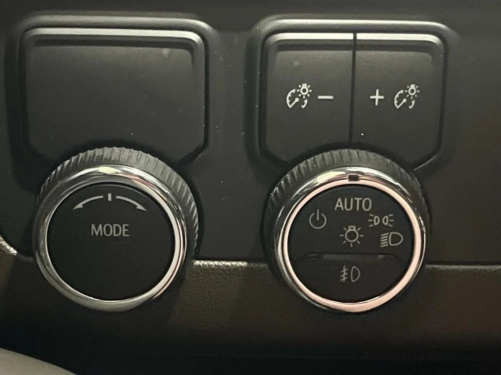 Used 2025 Summit White Chevrolet LT image 25