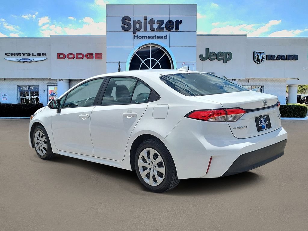 Used 2023 White Toyota LE image 3
