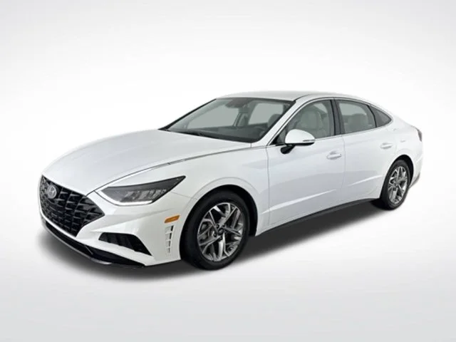 Used 2023 White Hyundai SEL image 5