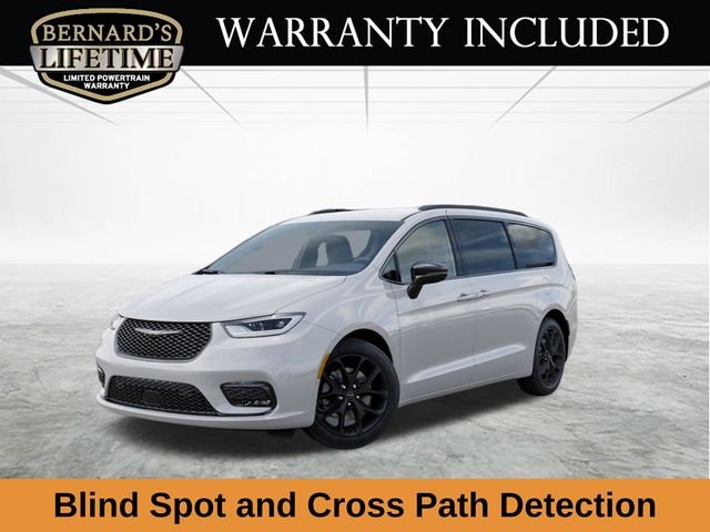 2026 Chrysler Pacifica Select AWD's photo