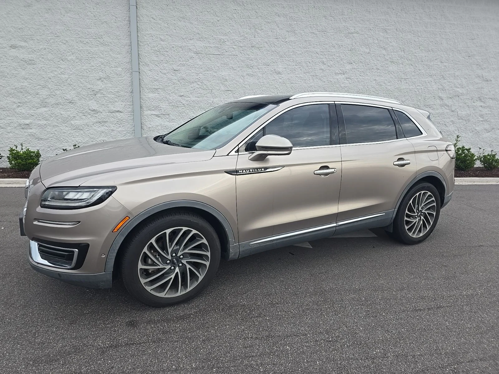 Used 2019 Iced Mocha Premium Colorant Lincoln Reserve image 1