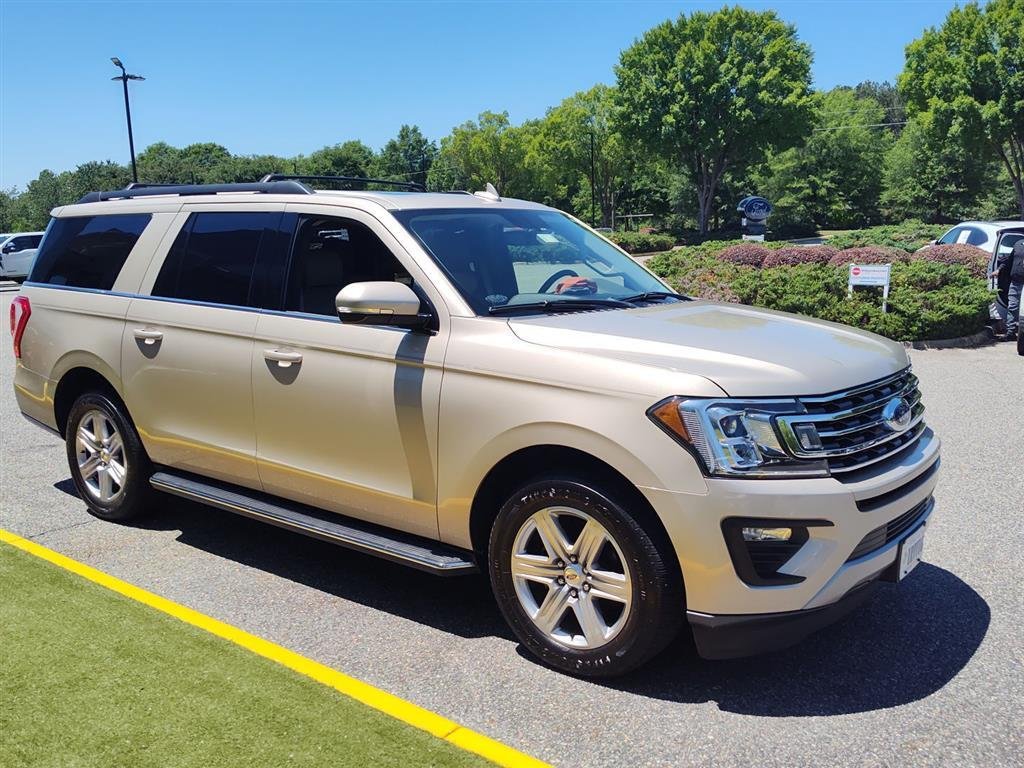 Used 2018 White Gold Metallic Ford XLT image 1