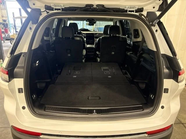 Used 2024 White Jeep Limited 4x4 image 40