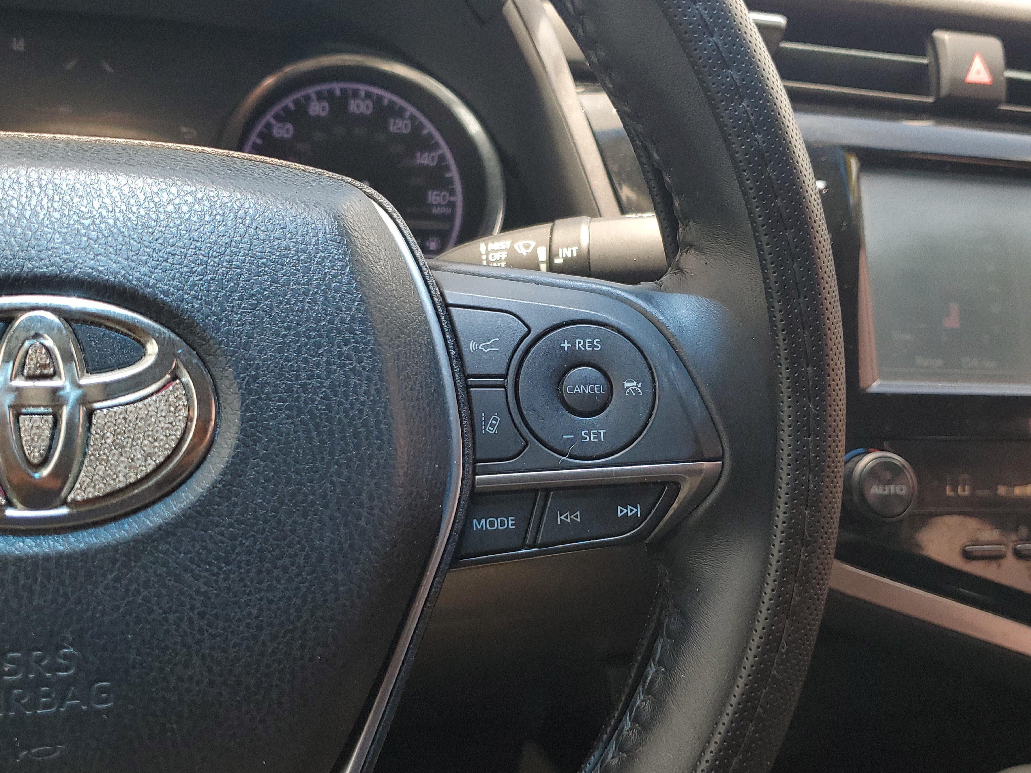 Used 2018 Midnight Black Metallic Toyota XLE image 25